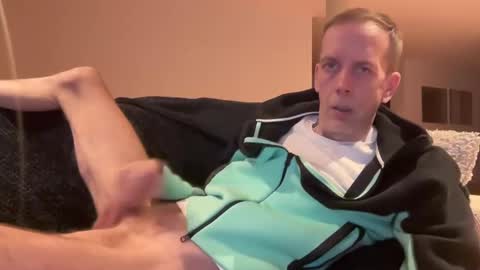 Snapshot of tyronev70 chatting on 17, 12, 2024 Ty online show from 17, 12, 2024