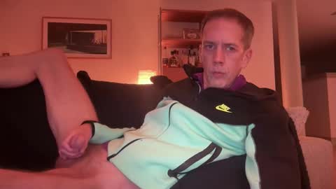 Snapshot of tyronev70 chatting on 17, 12, 2025 Ty online show from 17, 12, 2025