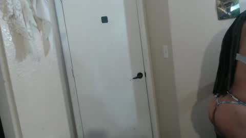 Snapshot of uandme_baby chatting on 31, 10, 2025 Azelia B online show from 31, 10, 2025