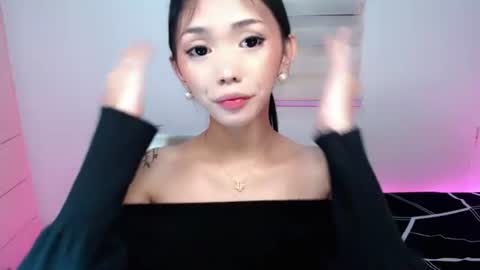 Snapshot of ughliah chatting on 18, 7, 2026 urbbgirl alliah online show from 18, 7, 2026