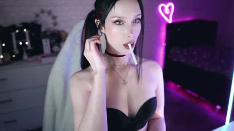 Izzy    online show from 10, 3, 2025