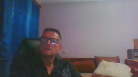 Snapshot of ulmeni4 chatting on 31, 10, 2025 ulmeni4 online show from 31, 10, 2025
