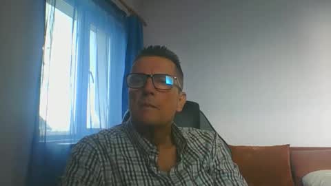 Snapshot of ulmeni4 chatting on 4, 11, 2025 ulmeni4 online show from 4, 11, 2025