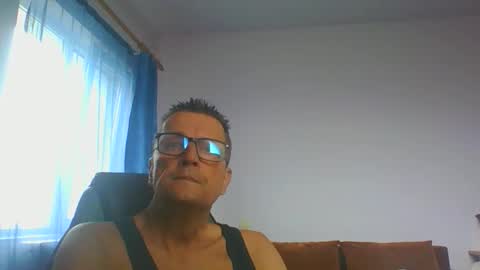 Snapshot of ulmeni4 chatting on 9, 11, 2025 ulmeni4 online show from 9, 11, 2025