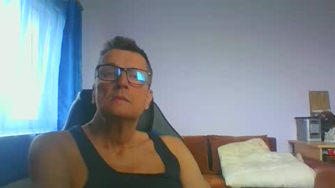 Snapshot of ulmeni4 chatting on 14, 11, 2025 ulmeni4 online show from 14, 11, 2025