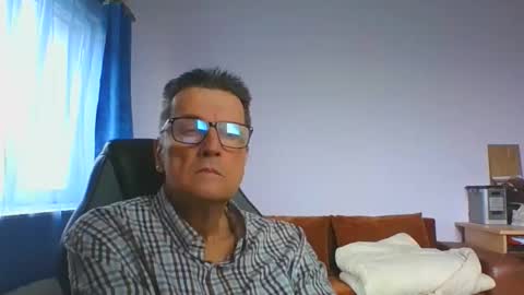 Snapshot of ulmeni4 chatting on 28, 11, 2025 ulmeni4 online show from 28, 11, 2025