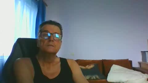 Snapshot of ulmeni4 chatting on 1, 12, 2025 ulmeni4 online show from 1, 12, 2025