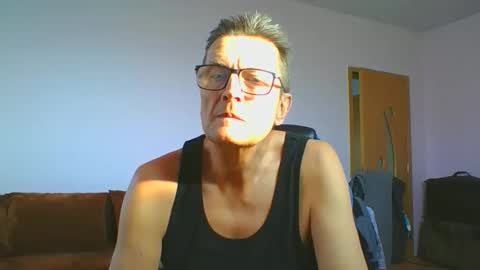 Snapshot of ulmeni4 chatting on 3, 12, 2025 ulmeni4 online show from 3, 12, 2025