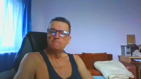 Snapshot of ulmeni4 chatting on 14, 12, 2025 ulmeni4 online show from 14, 12, 2025