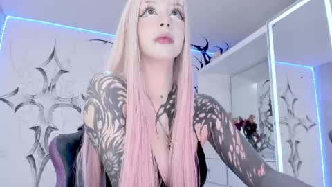 Snapshot of unachimbaherida chatting on 19, 2, 2025 Elle Danielle online show from 19, 2, 2025