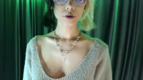 Snapshot of unforgettablehelen chatting on 22, 5, 2026 unforgettablehelen online show from 22, 5, 2026