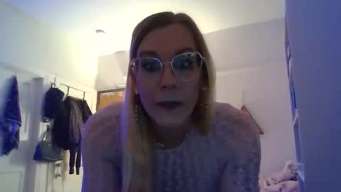 Snapshot of unicornslut333 chatting on 23, 11, 2025 UnicornSlut333 online show from 23, 11, 2025