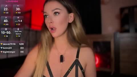 Untamed Reina  Elegant Goddess online show from 5, 7, 2026