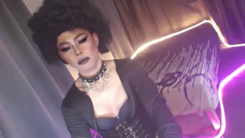 Snapshot of ur_dominatrix chatting on 28, 11, 2025 MISS ANNA online show from 28, 11, 2025