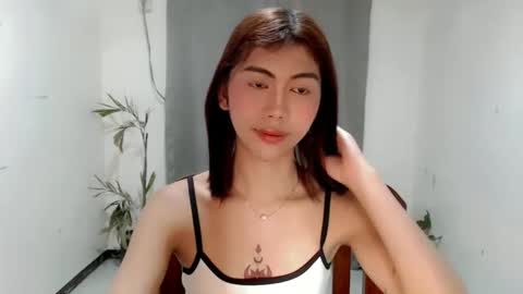 Snapshot of ur_extra_petite chatting on 5, 5, 2026 online show from 5, 5, 2026