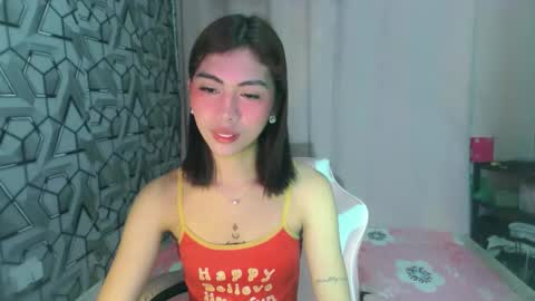 Snapshot of ur_extra_petite chatting on 12, 5, 2026 online show from 12, 5, 2026