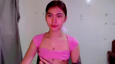 Snapshot of ur_extra_petite chatting on 6, 7, 2026 online show from 6, 7, 2026