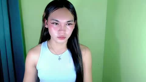 Snapshot of ur_innocent_girlx chatting on 1, 3, 2025 QUEENSY online show from 1, 3, 2025