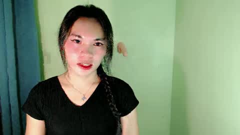 Snapshot of ur_innocent_girlx chatting on 1, 3, 2025 QUEENSY online show from 1, 3, 2025