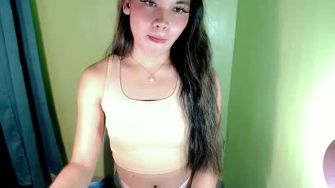 Snapshot of ur_innocent_girlx chatting on 11, 3, 2025 QUEENSY online show from 11, 3, 2025