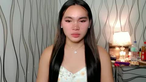 Snapshot of ur_innocent_girlx chatting on 7, 10, 2025 QUEENSY online show from 7, 10, 2025