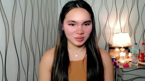 Snapshot of ur_innocent_girlx chatting on 8, 10, 2025 QUEENSY online show from 8, 10, 2025