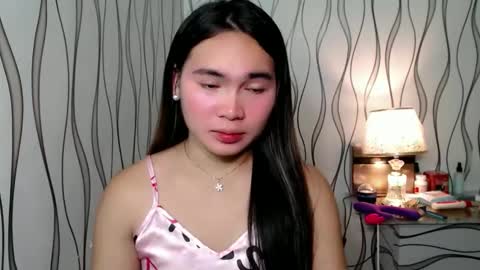 Snapshot of ur_innocent_girlx chatting on 10, 10, 2025 QUEENSY online show from 10, 10, 2025