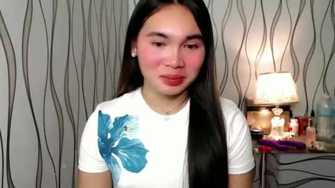 Snapshot of ur_innocent_girlx chatting on 13, 10, 2025 QUEENSY online show from 13, 10, 2025