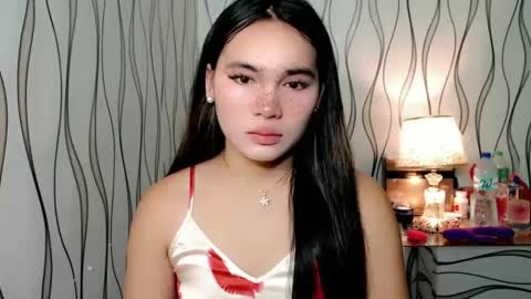 Snapshot of ur_innocent_girlx chatting on 17, 10, 2025 QUEENSY online show from 17, 10, 2025