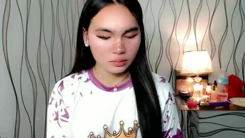 Snapshot of ur_innocent_girlx chatting on 21, 10, 2025 QUEENSY online show from 21, 10, 2025