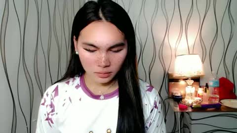 Snapshot of ur_innocent_girlx chatting on 22, 10, 2025 QUEENSY online show from 22, 10, 2025