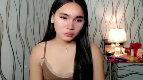 Snapshot of ur_innocent_girlx chatting on 25, 10, 2025 QUEENSY online show from 25, 10, 2025