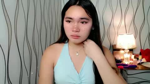 Snapshot of ur_innocent_girlx chatting on 27, 10, 2025 QUEENSY online show from 27, 10, 2025