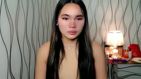 Snapshot of ur_innocent_girlx chatting on 8, 11, 2025 QUEENSY online show from 8, 11, 2025