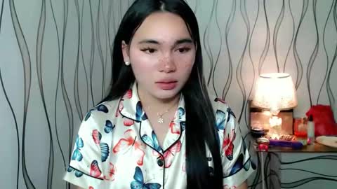 Snapshot of ur_innocent_girlx chatting on 9, 11, 2025 QUEENSY online show from 9, 11, 2025