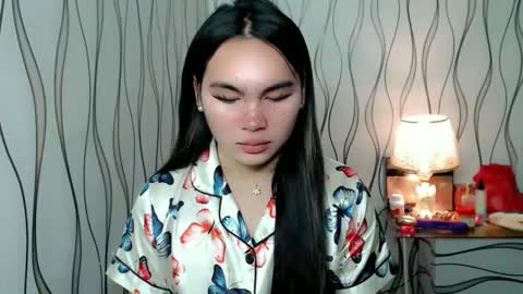 Snapshot of ur_innocent_girlx chatting on 9, 11, 2025 QUEENSY online show from 9, 11, 2025