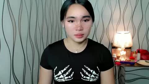 Snapshot of ur_innocent_girlx chatting on 10, 11, 2025 QUEENSY online show from 10, 11, 2025