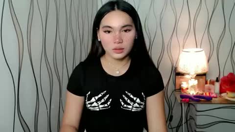 Snapshot of ur_innocent_girlx chatting on 17, 11, 2025 QUEENSY online show from 17, 11, 2025