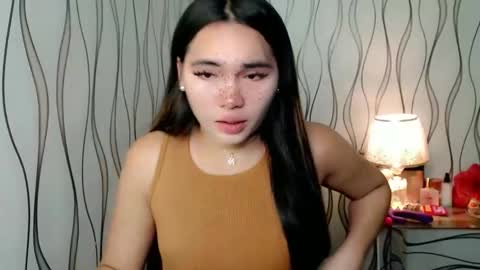 Snapshot of ur_innocent_girlx chatting on 19, 11, 2025 QUEENSY online show from 19, 11, 2025