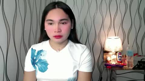 Snapshot of ur_innocent_girlx chatting on 21, 11, 2025 QUEENSY online show from 21, 11, 2025