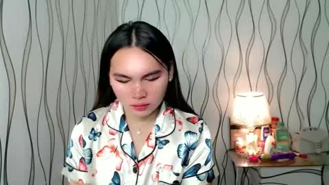 Snapshot of ur_innocent_girlx chatting on 22, 11, 2025 QUEENSY online show from 22, 11, 2025