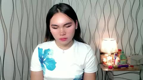 Snapshot of ur_innocent_girlx chatting on 23, 11, 2025 QUEENSY online show from 23, 11, 2025