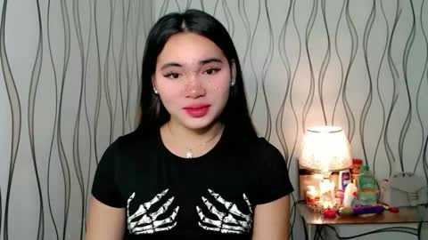 Snapshot of ur_innocent_girlx chatting on 24, 11, 2025 QUEENSY online show from 24, 11, 2025