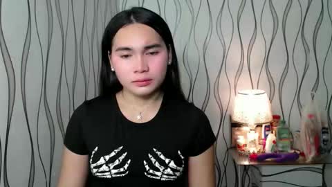 Snapshot of ur_innocent_girlx chatting on 25, 11, 2025 QUEENSY online show from 25, 11, 2025