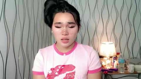 Snapshot of ur_innocent_girlx chatting on 29, 11, 2025 QUEENSY online show from 29, 11, 2025