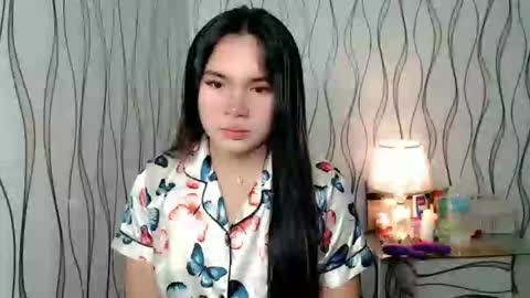 Snapshot of ur_innocent_girlx chatting on 4, 12, 2025 QUEENSY online show from 4, 12, 2025