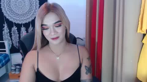 Snapshot of urasiandreamgirlxxx chatting on 6, 12, 2024 jess online show from 6, 12, 2024