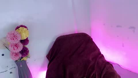 Snapshot of urbitchfantasexx_miles25 chatting on 4, 11, 2025 Miles online show from 4, 11, 2025