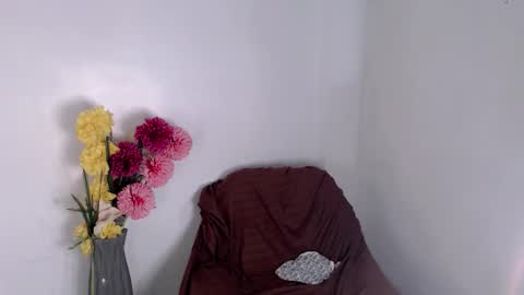 Snapshot of urbitchfantasexx_miles25 chatting on 25, 11, 2025 Miles online show from 25, 11, 2025