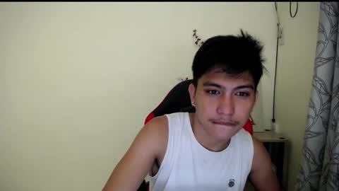 Snapshot of urcuteguy_jhonx chatting on 4, 11, 2025 Dannie online show from 4, 11, 2025